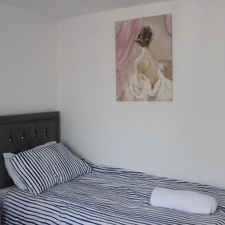 Exquisite&Modern 2 bed Maisonette Harmondsworth Exterior foto