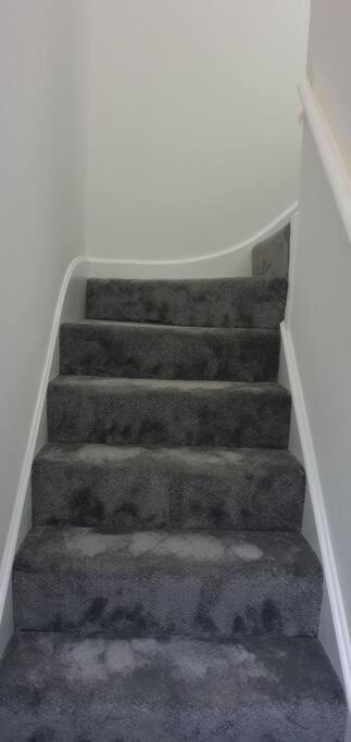 Exquisite&Modern 2 bed Maisonette Harmondsworth Exterior foto