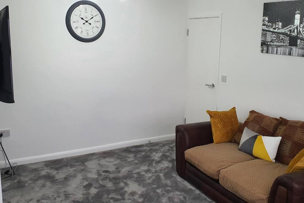 Exquisite&Modern 2 bed Maisonette Harmondsworth Exterior foto